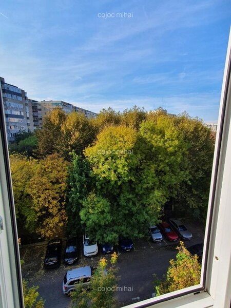 Timpuri Noi garsoniera 35 mp decomnadata.